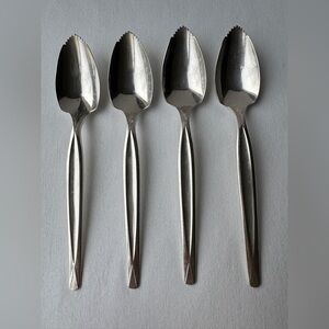 4 Vintage Wm. Rogers Mfg. Co. Grapefruit Spoons Silver Plated Serrated Tips